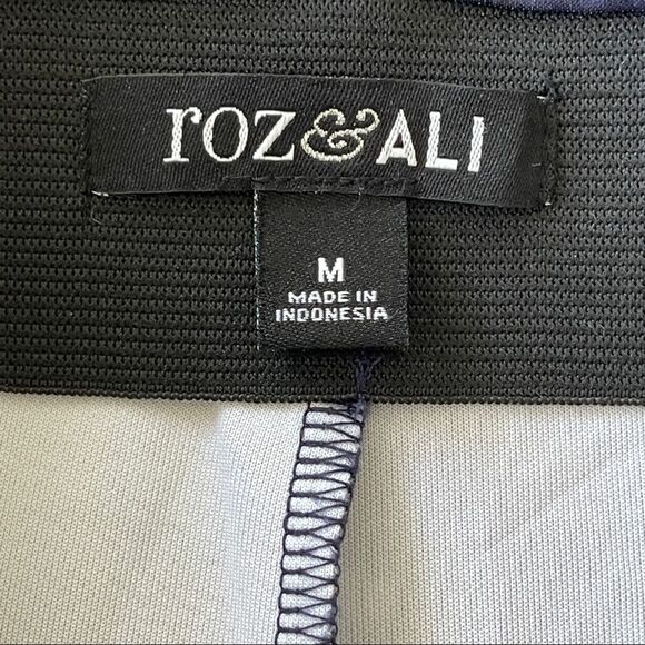 Roz & Ali Black with Blue Floral Print Skater Mini Skirt - Size Medium - Picture 4 of 7